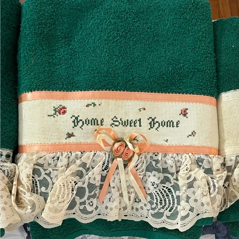 Set if 3 Bath Towels Hand Decorated
